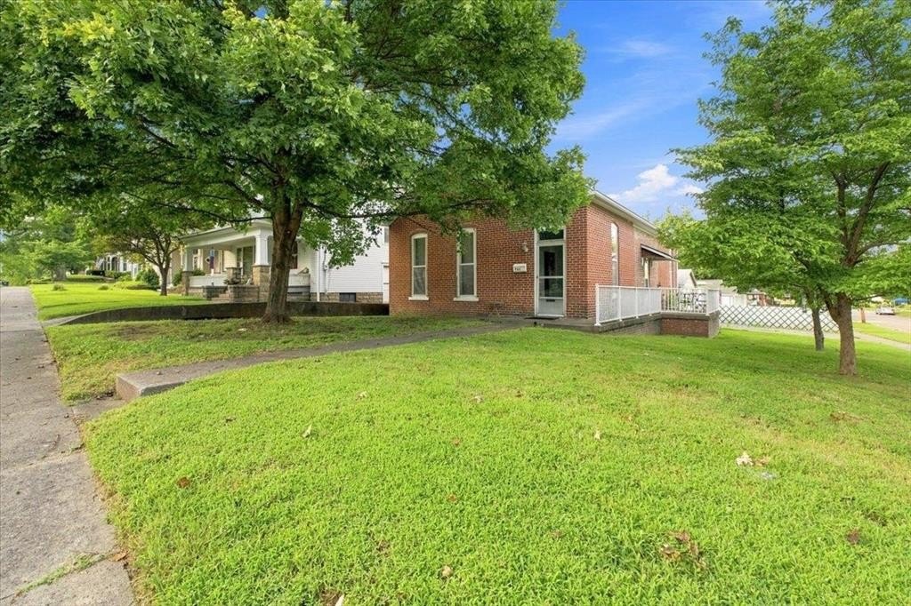 735-center-st-henderson-ky photo 3