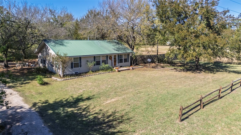 1949 Ladonia Farmhouse, 5.5 Acres, Barn, One Mile from Ralph Hall Lake — $150,000