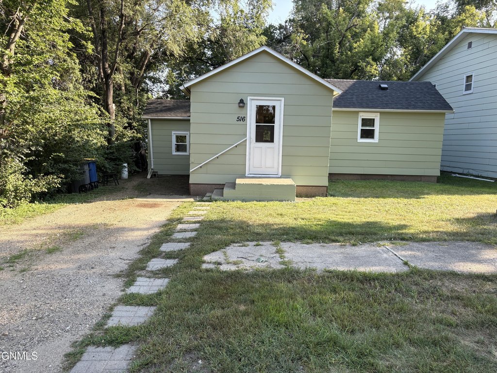516-2nd-st-n-ellendale-nd photo 2