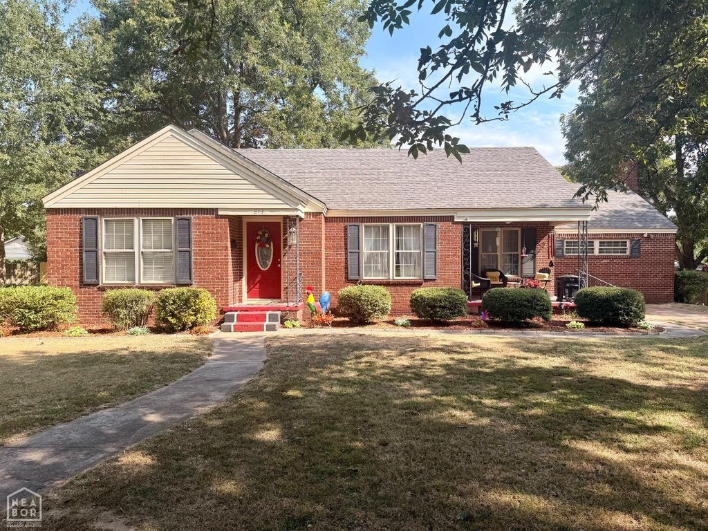 1952 Solid Brick in Newport with Two Living Areas and Hardwood Throughout — $139,900