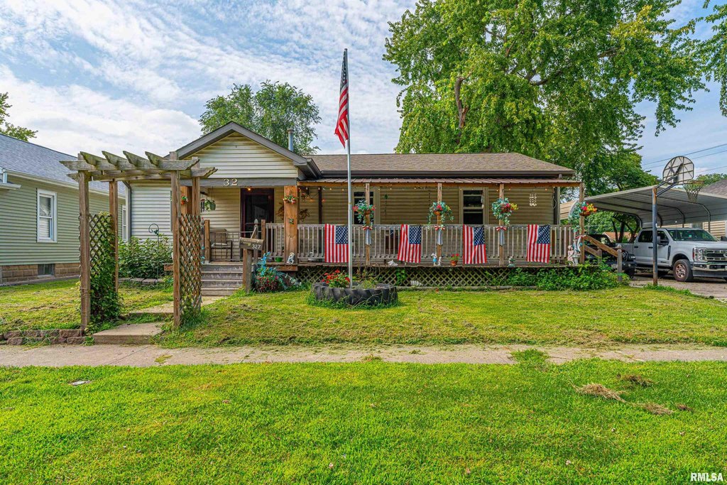 327-n-sheridan-st-lincoln-il photo 3