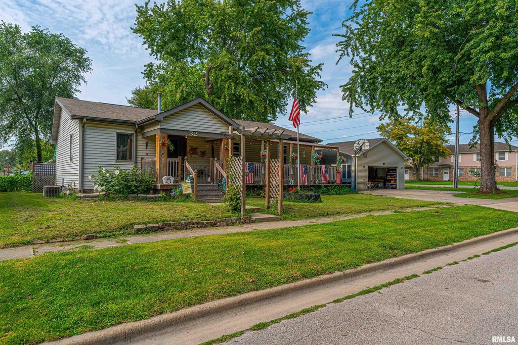 327-n-sheridan-st-lincoln-il photo 4