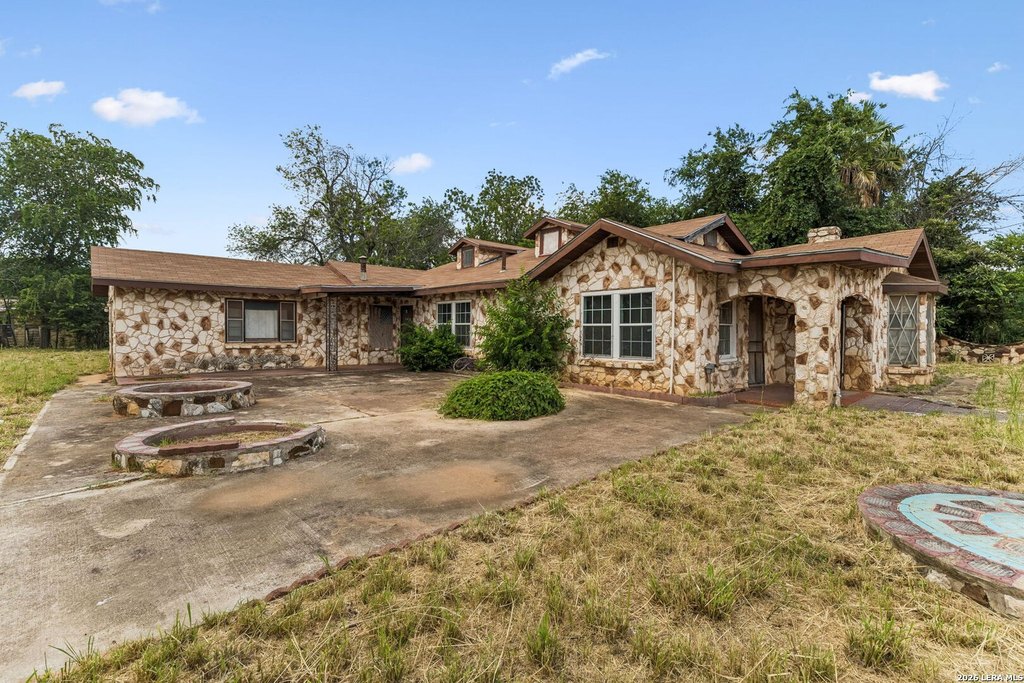149-s-woodlawn-st-pearsall-tx photo 3