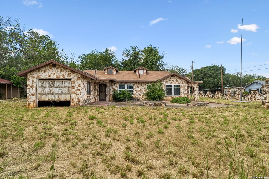 149-s-woodlawn-st-pearsall-tx photo 4