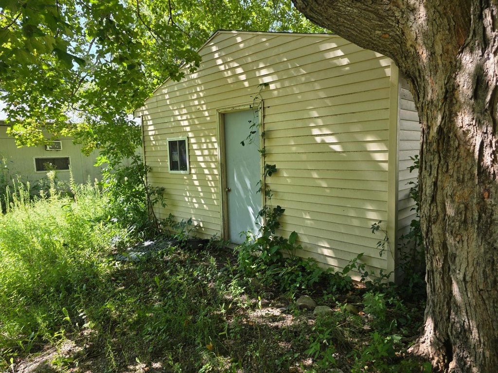 301-main-st-w-clarks-grove-mn photo 4