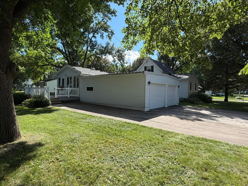 519-5th-st-nw-renville-mn photo 4
