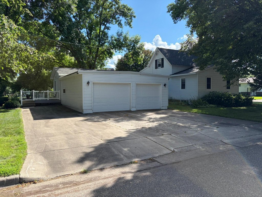519-5th-st-nw-renville-mn photo 3