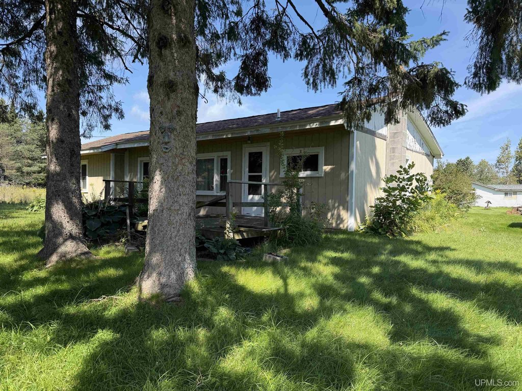 89152-w-cedar-rd-manistique-mi photo 3