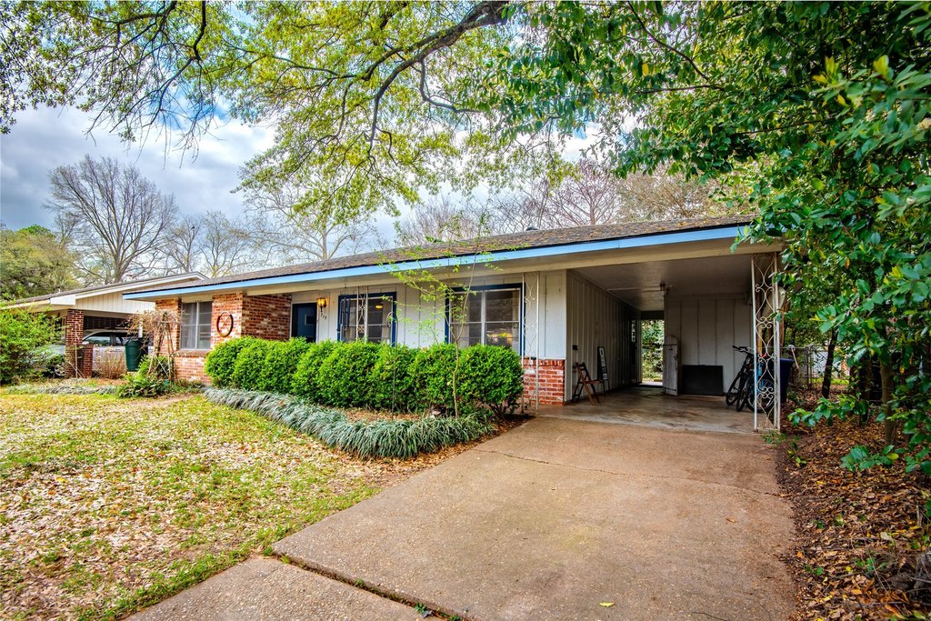 1955 Shreveport Brick House Backing Anderson Bayou, New Roof — $134,000
