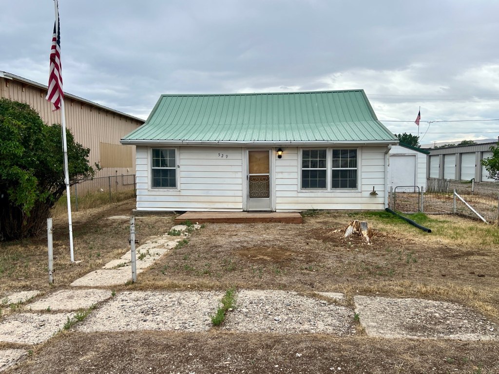 1917 Thermopolis Cottage with Hardwood Floors and Metal Roof — $127,000