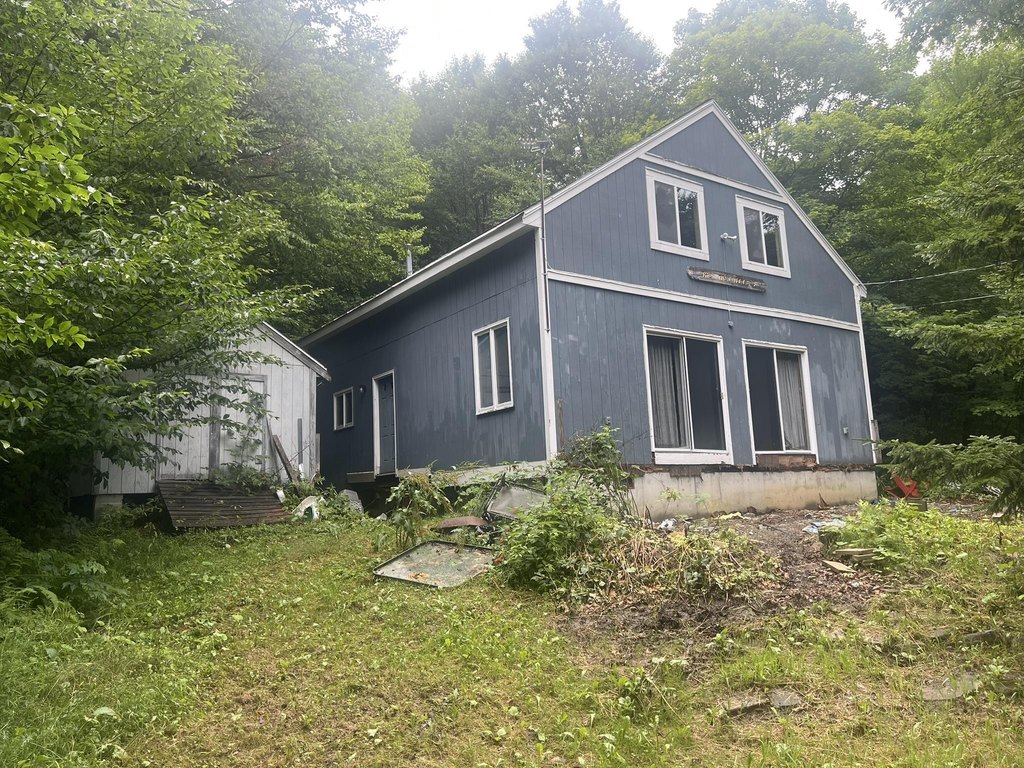 1987 Vermont Lakehouse Near Big Pond, National Forest Access — $150,000
