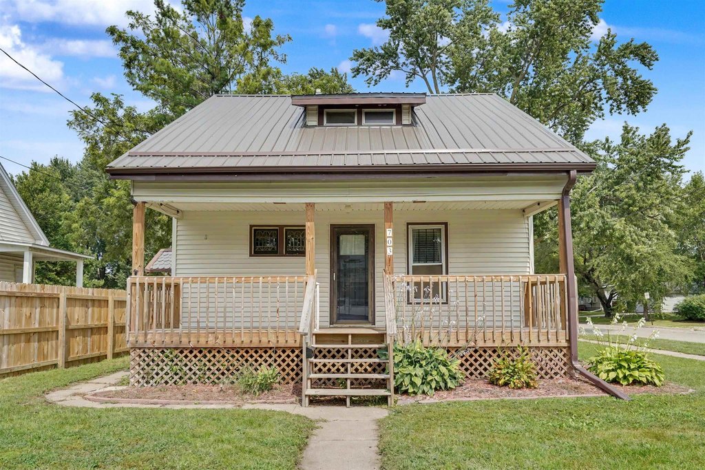 under 150,000 housing Oelwein Iowa