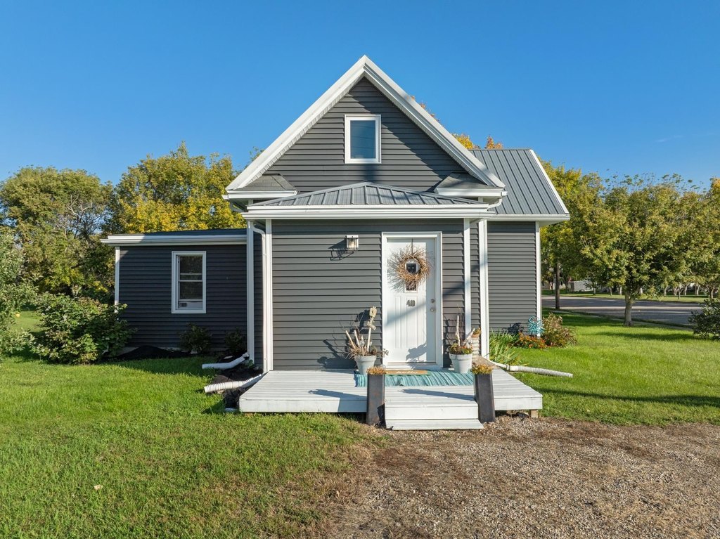 housing in Newburg North Dakota under 150000