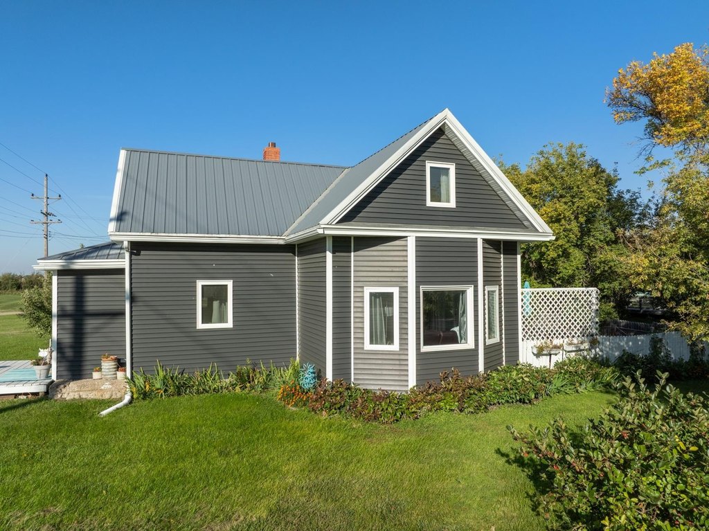 Newburg house under $150,000 North Dakota