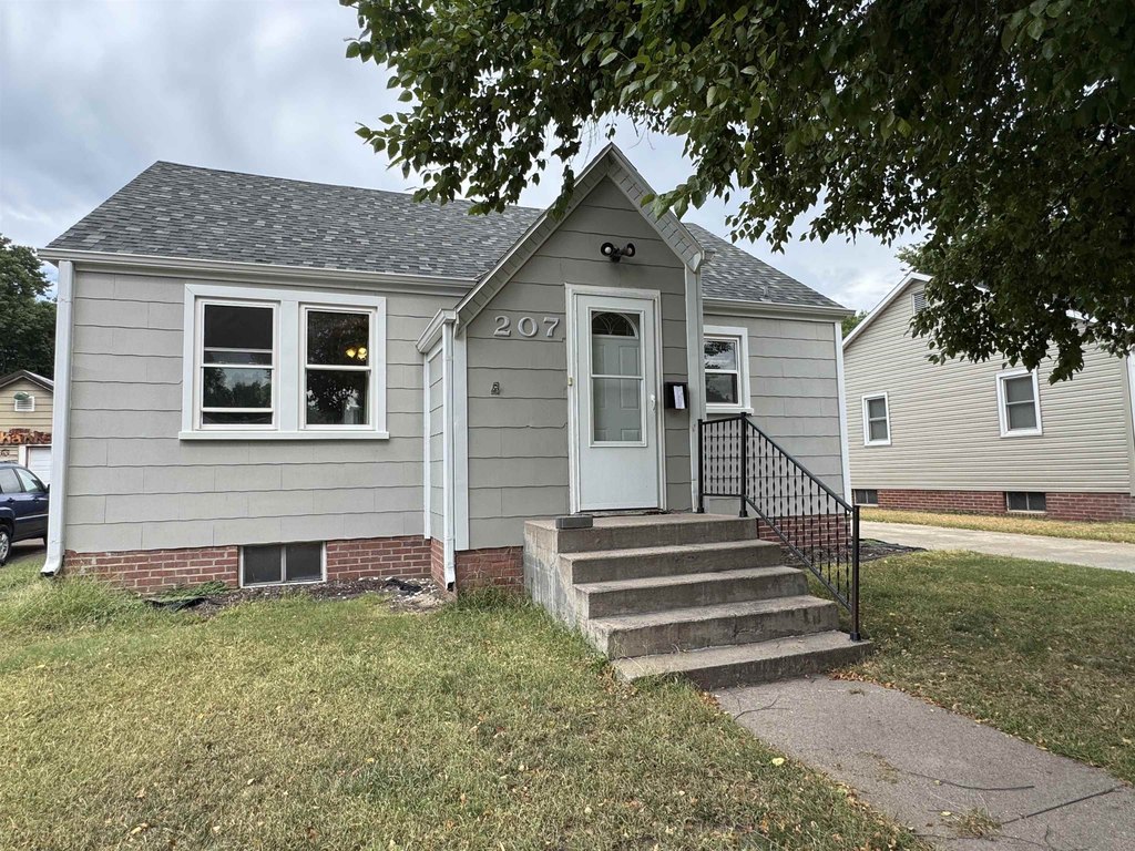 property under $150,000 in Holdrege Nebraska