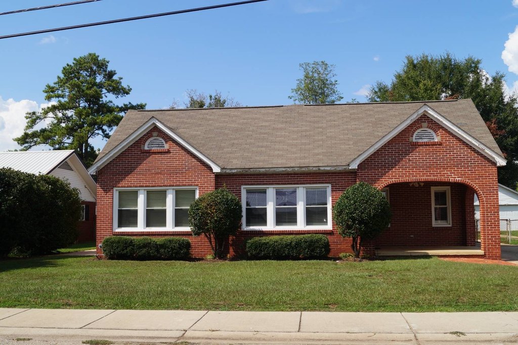 housing in Jackson Alabama under 150000