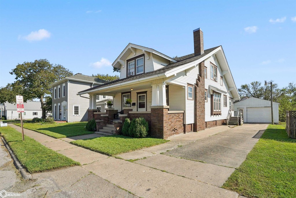 New London Iowa under 150,000 home