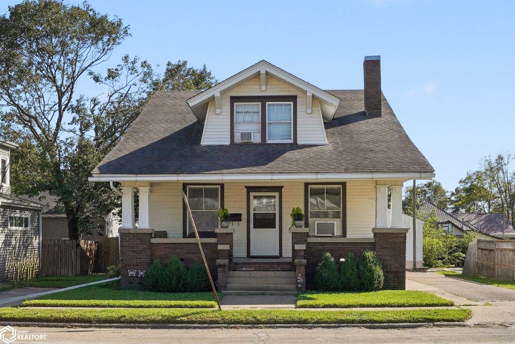 housing in New London Iowa under 150000