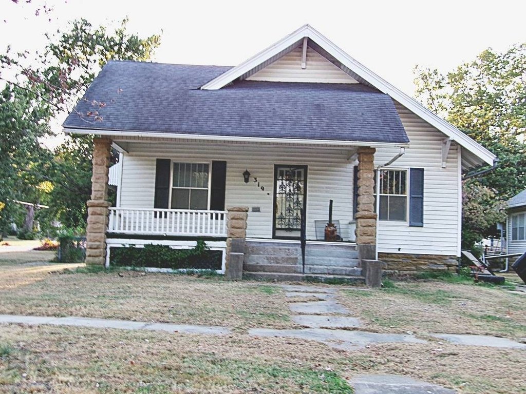 Independence Kansas housing under 150000
