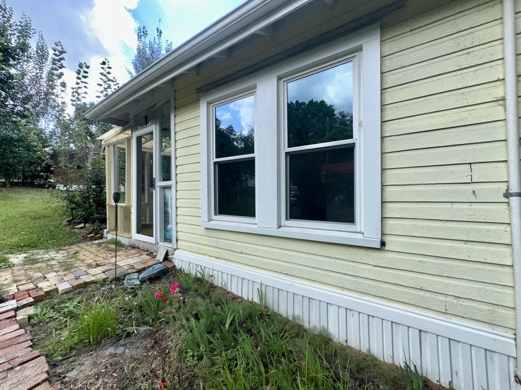 cheap housing under 150K Narrows Virginia