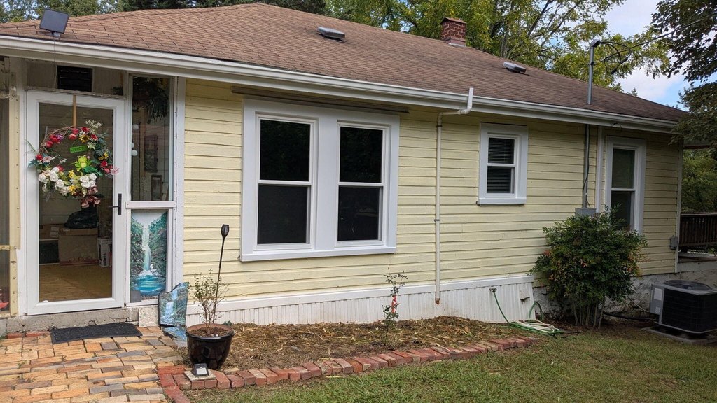 under 150000 housing Narrows Virginia