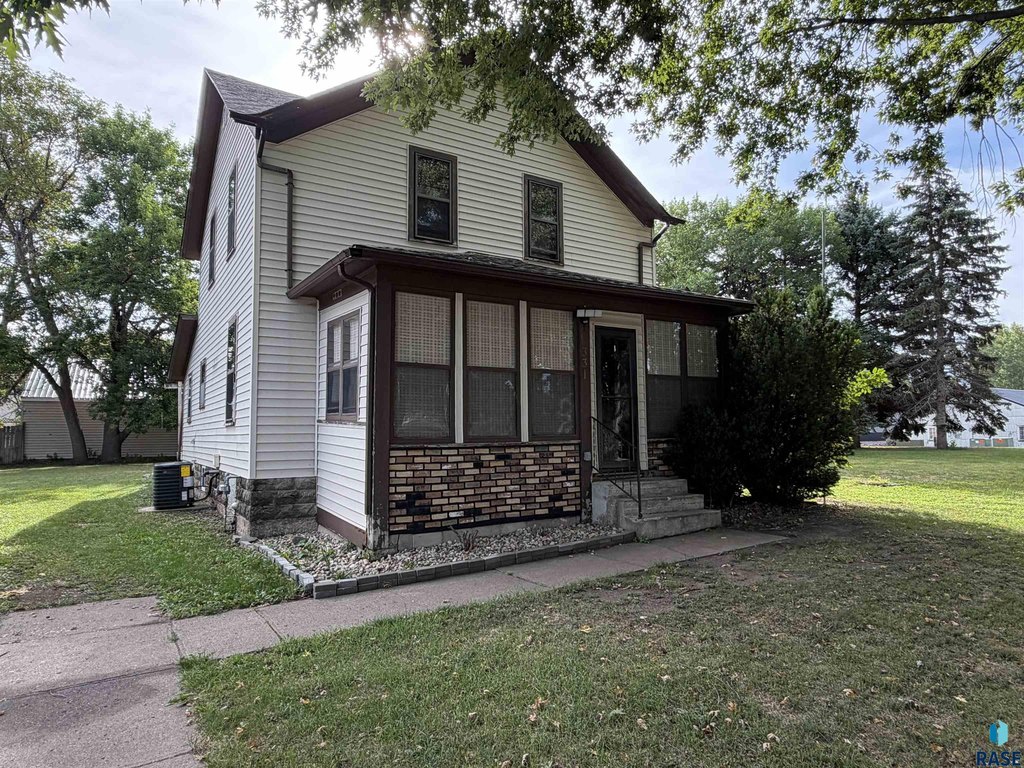 under 150K cheap property Luverne Minnesota