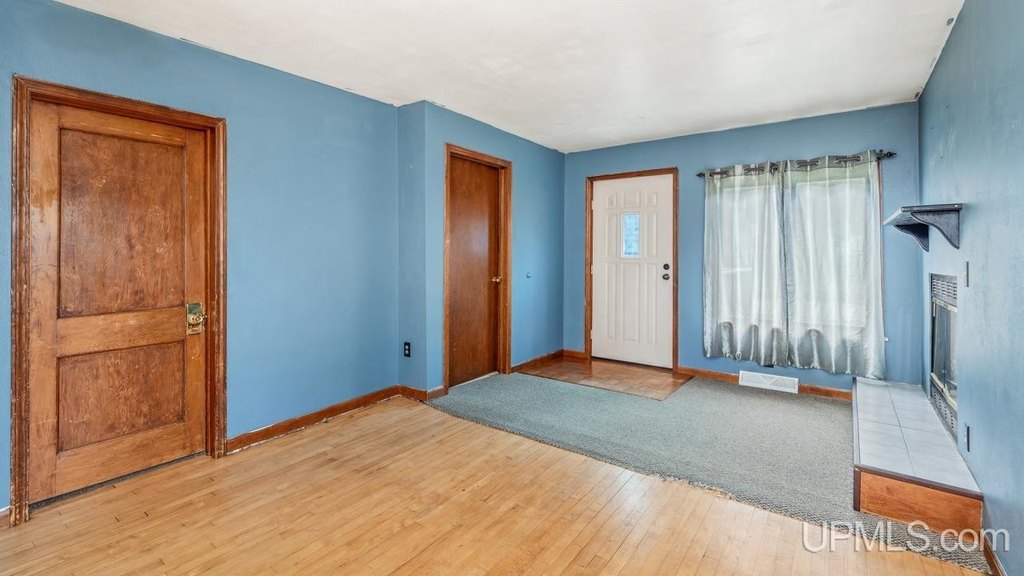 budget Kingsford Michigan home under 150000