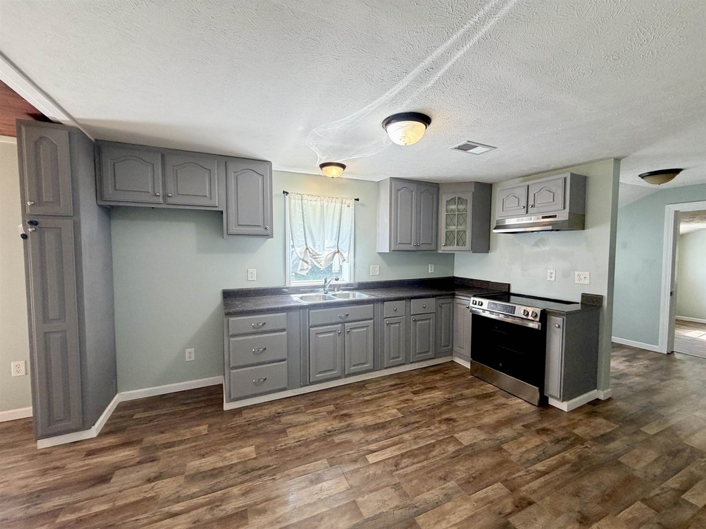Adamsville Tennessee home under 150,000