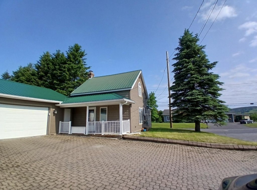 Madawaska Maine home under 150000
