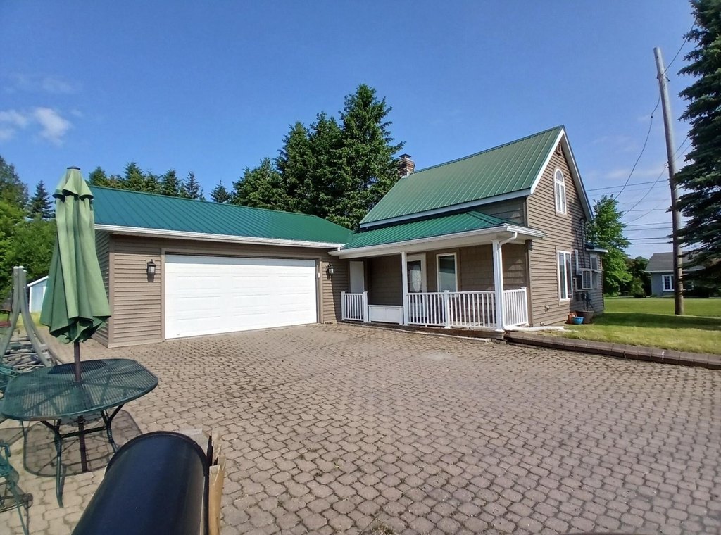 Maine house under 150K Madawaska