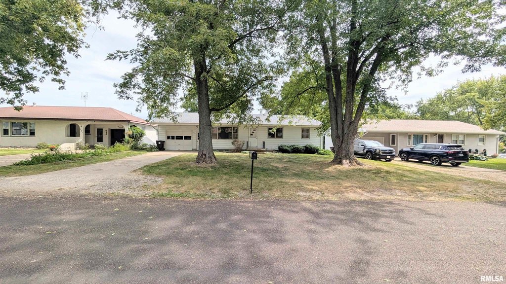 property under $150,000 in Mackinaw Illinois