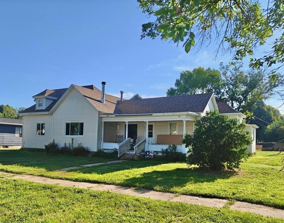 under $150,000 cheap property Cambridge Nebraska