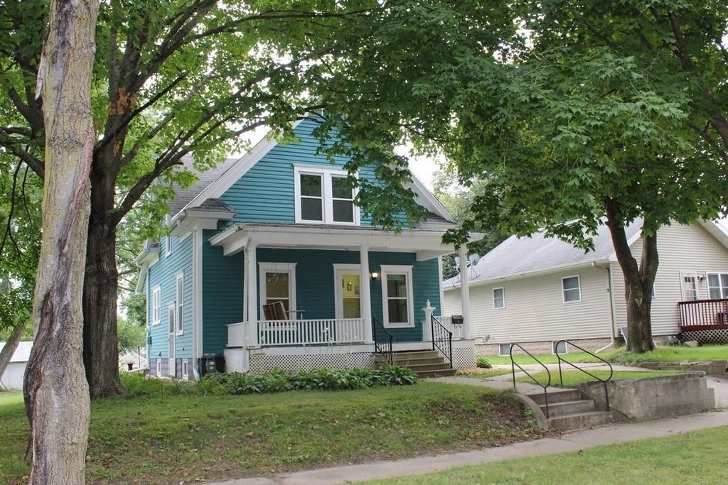 budget Charles City Iowa home under 150,000