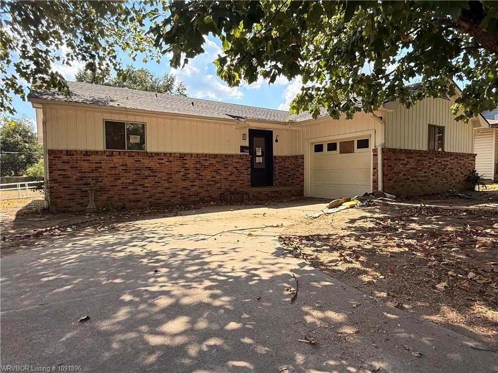Van Buren Arkansas housing under 150000