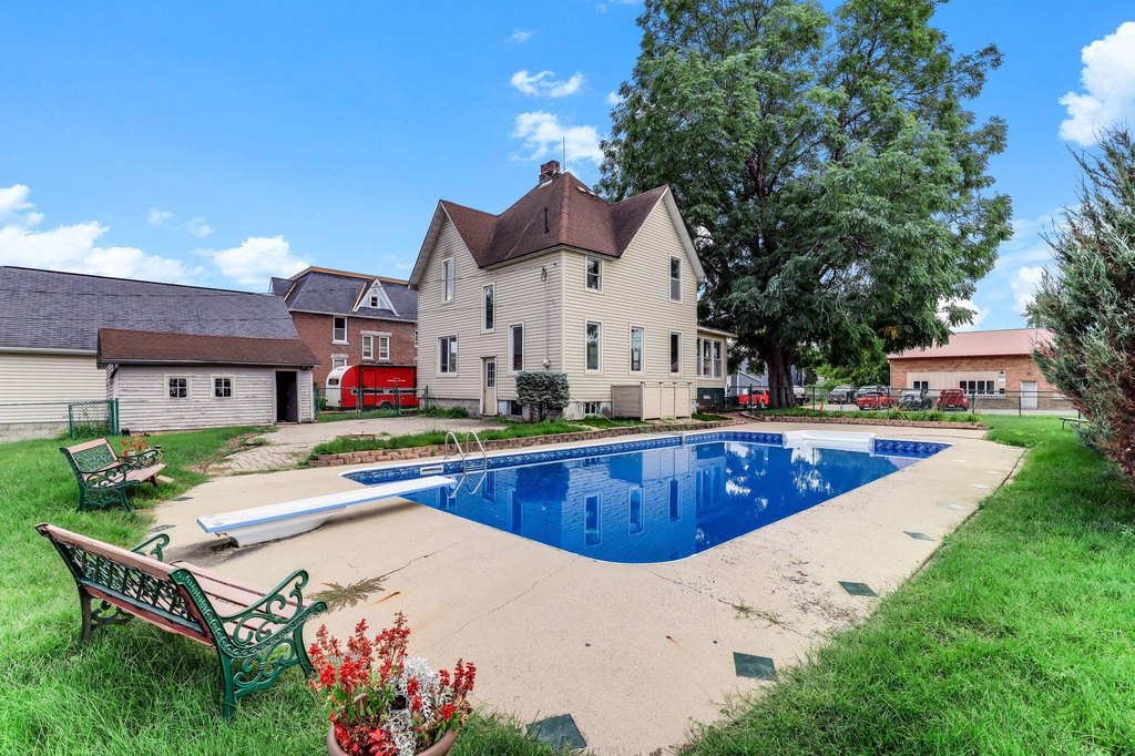 budget Norwood Young America Minnesota home under 150,000