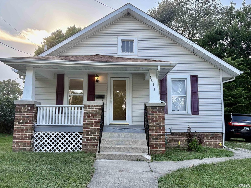 housing in Jacksonville Illinois under 150000