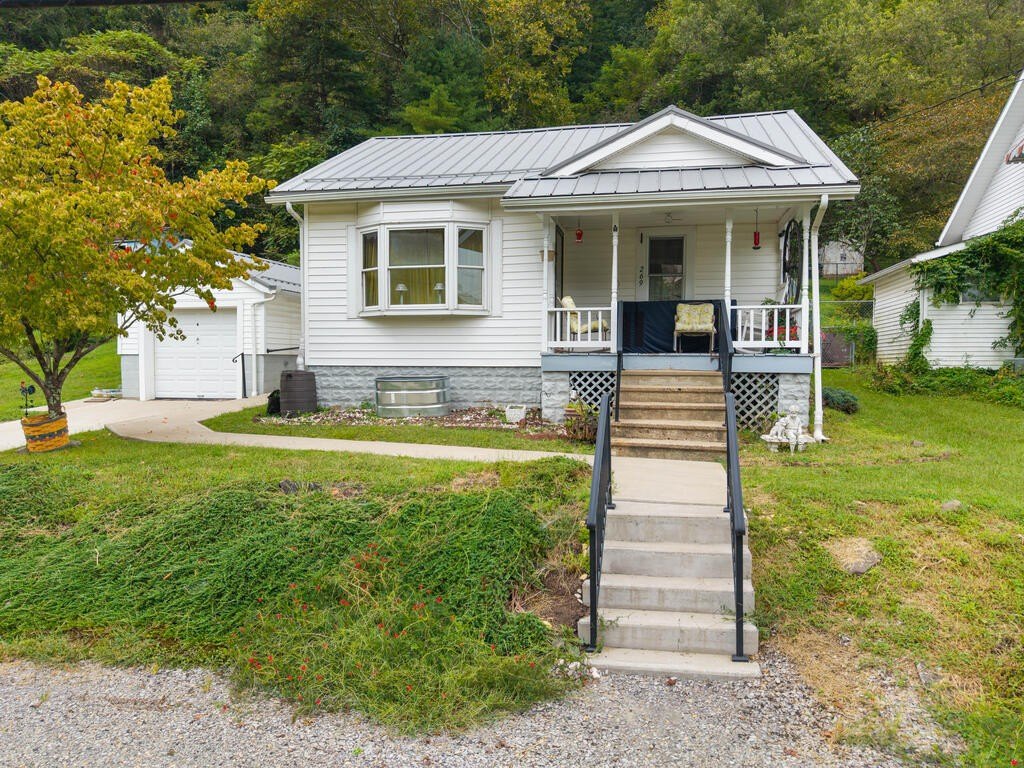 budget Pine Grove West Virginia home under 150,000