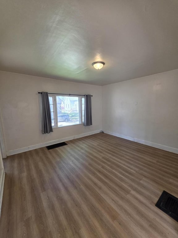 housing in Milwaukee Wisconsin under 150,000