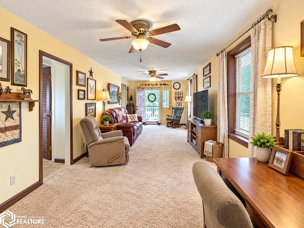cheap housing under 150K Wapello Iowa