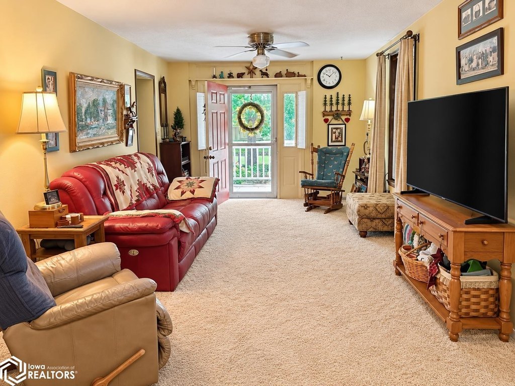 under 150000 housing Wapello Iowa