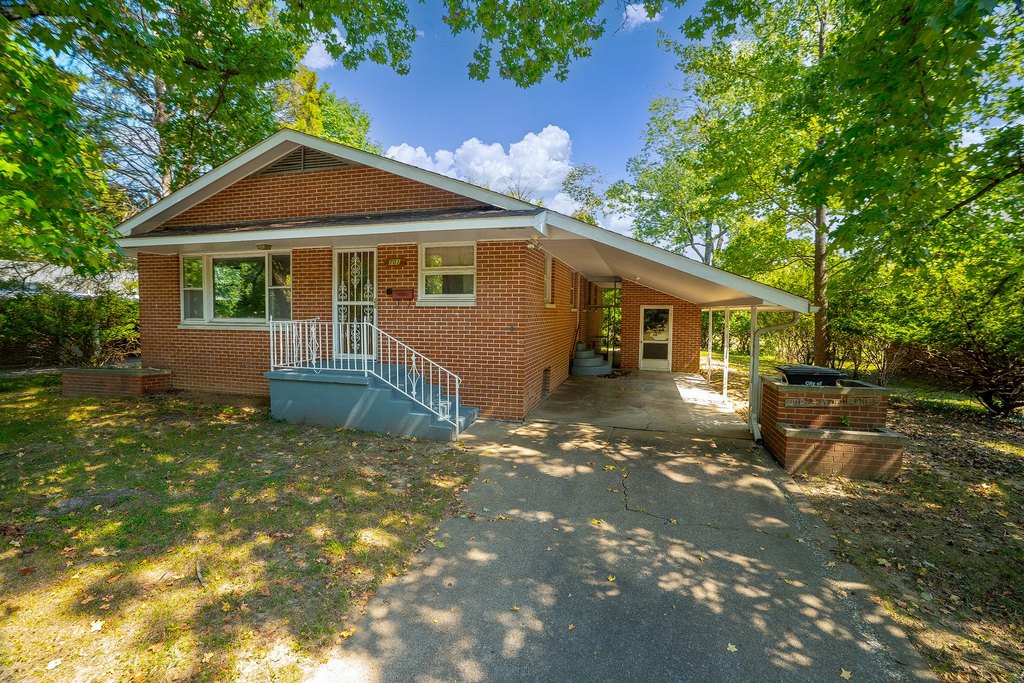 affordable house under 150K in Carbondale Illinois