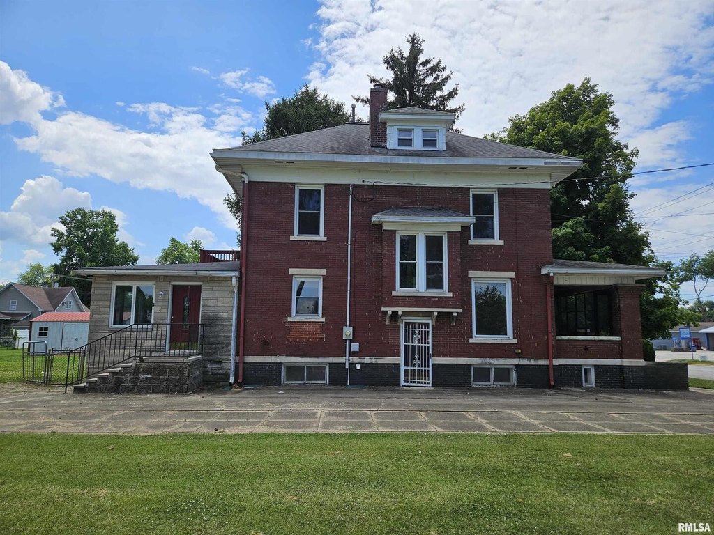 Lawrenceville Illinois housing under 150,000