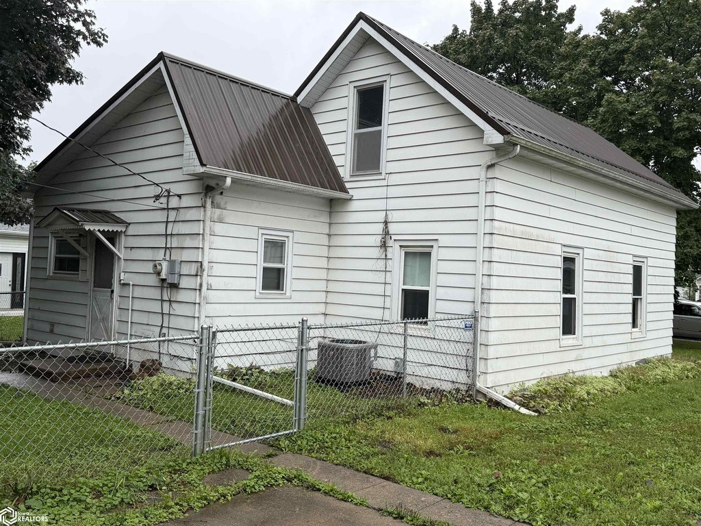 housing in Ottumwa Iowa under 150,000