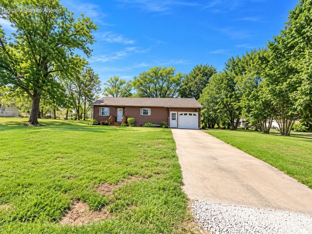 cheap housing under 150K Everton Missouri