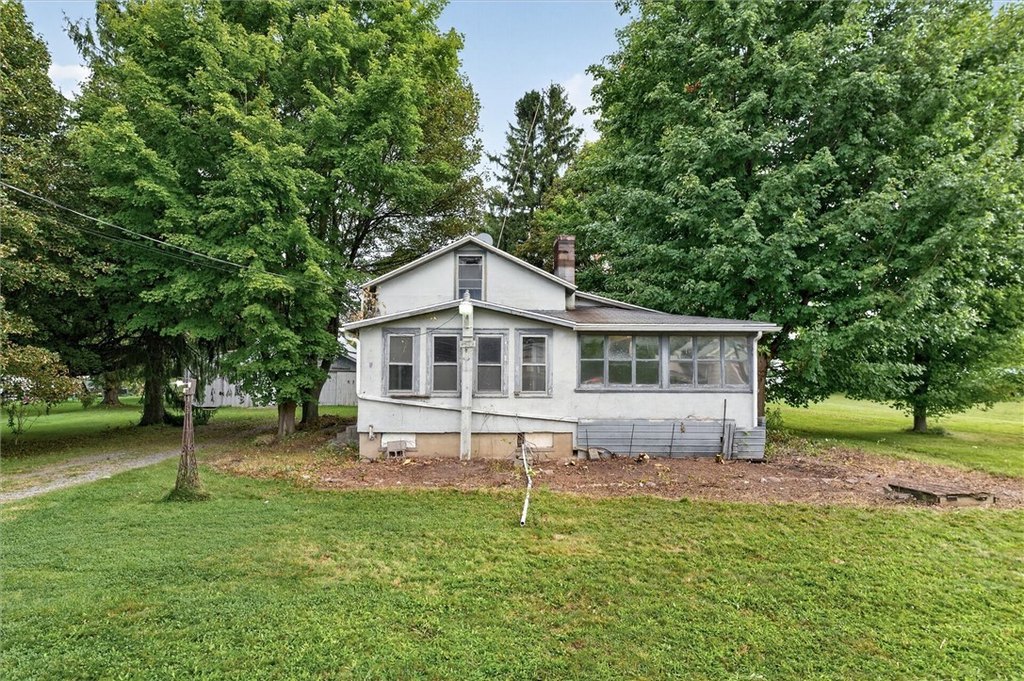 cheap housing under $150,000 Avon New York