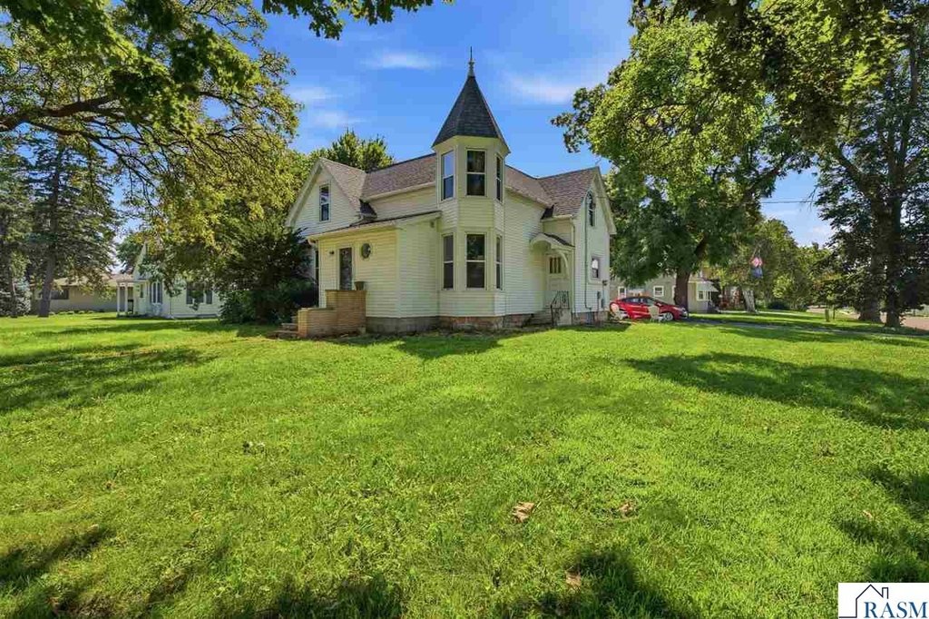 Blue Earth house under 150K Minnesota