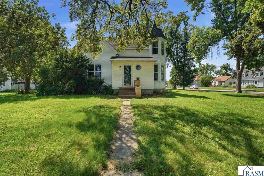 under $150,000 cheap property Blue Earth Minnesota