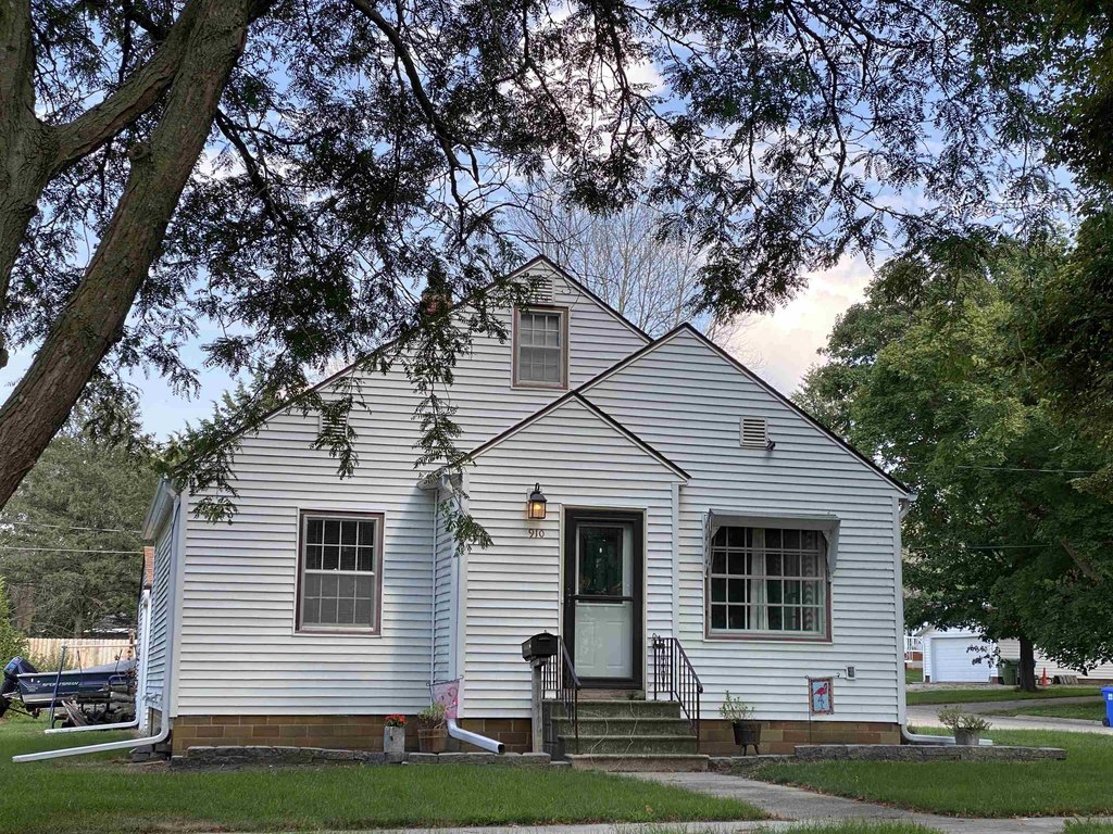 under $150,000 cheap property Charles City Iowa