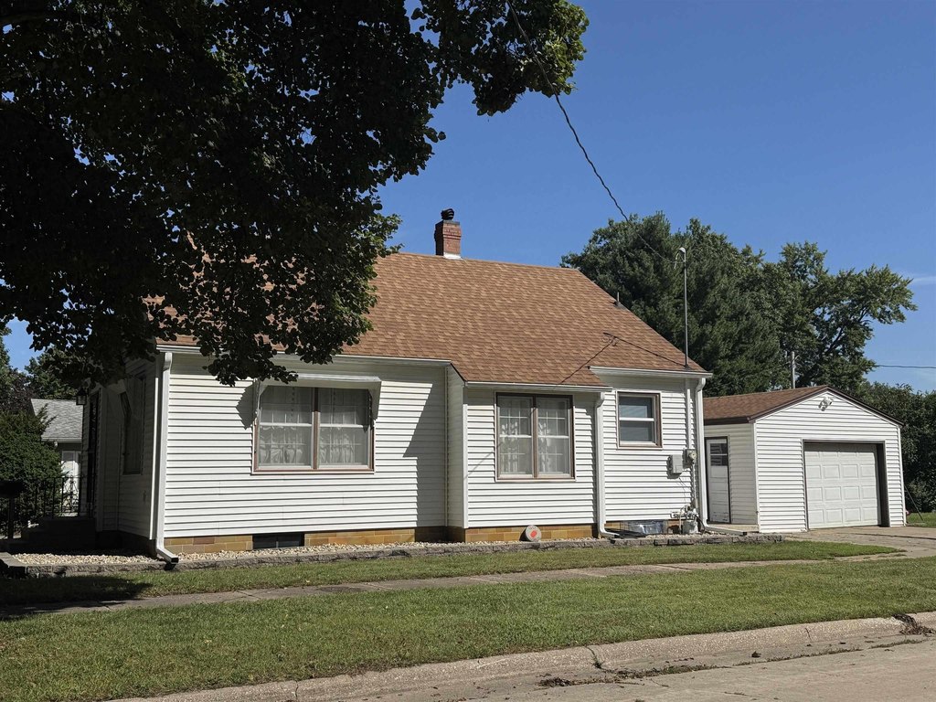 Charles City house under 150K Iowa