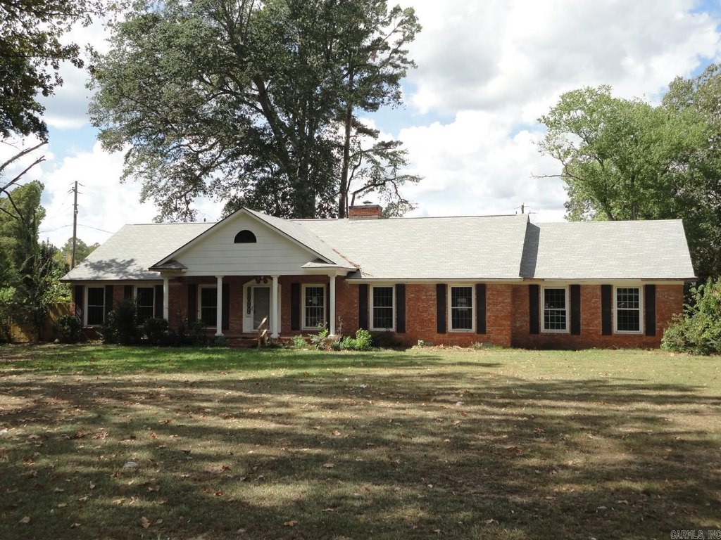 housing in Pine Bluff Arkansas under 150000